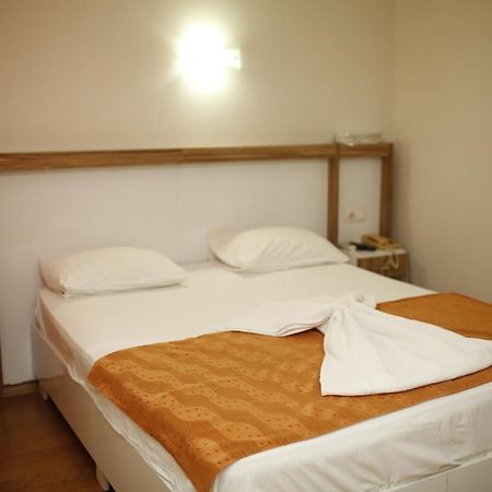 Oezhan Hotel Antalia Esterno foto
